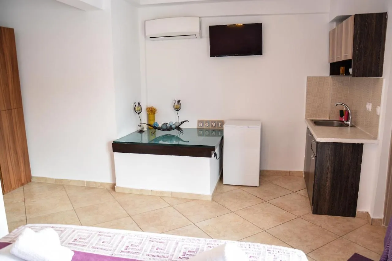 نيوس مارماراس Marias Home 0*, نيوس مارماراس