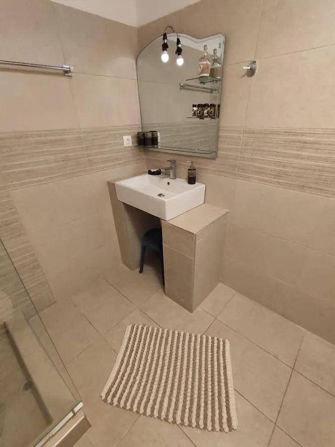 شقة نيوس مارماراس Marias Home اليونان